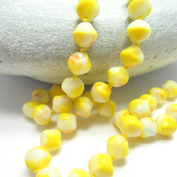 Uranium glass bead Necklace - Picture 13 of 15